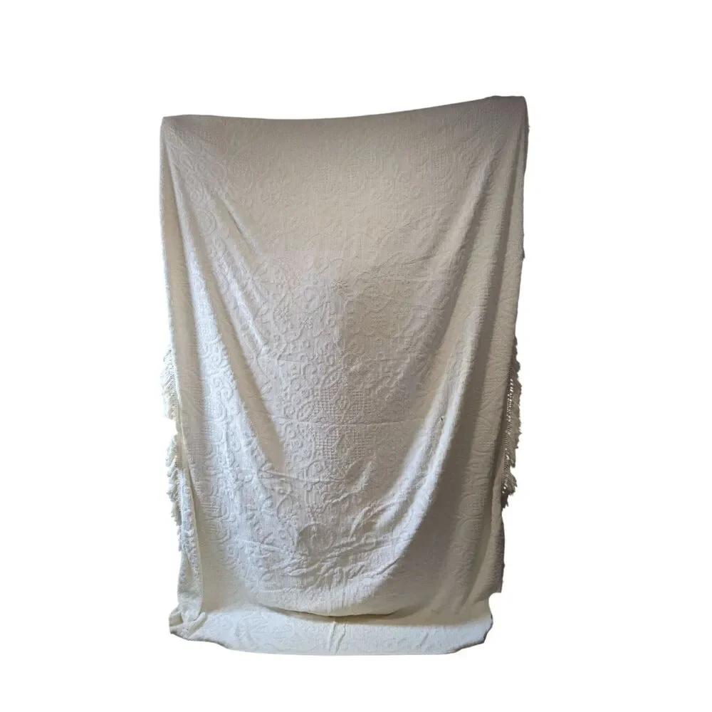White Cotton Chenille Bedspread Hobnail Martha Washington 106x78 Twin Size VTG